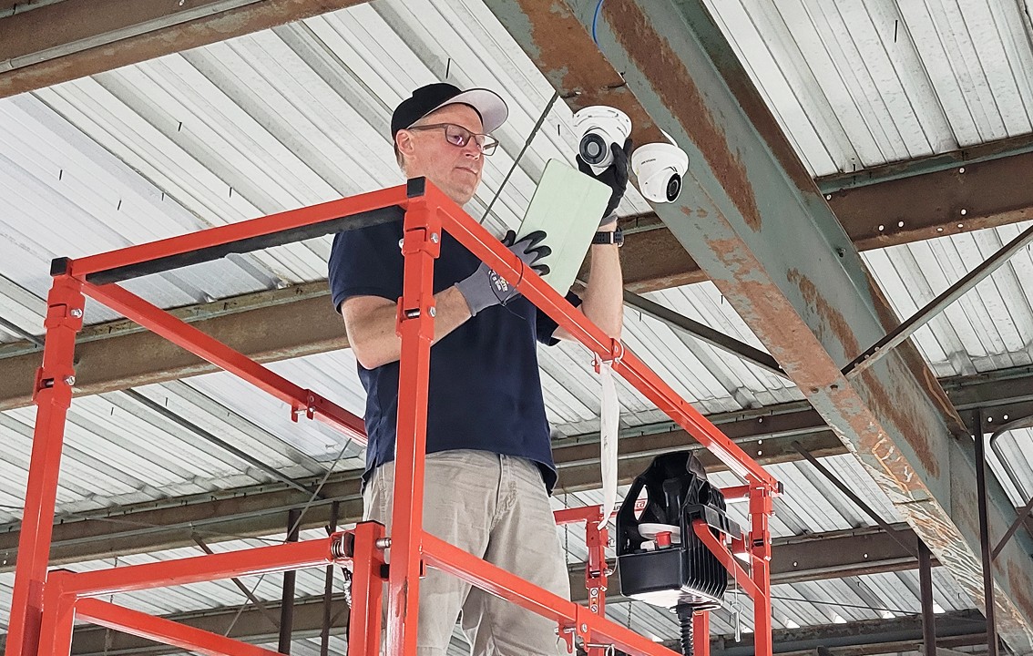 Security Cameras for 50,000 Sq. Ft. Warehouse and Shipping Yard Security Cameras for 50,000 Sq. Ft. Warehouse and Shipping Yard